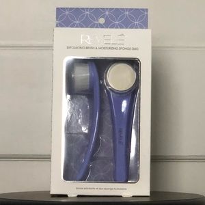 COPY - Revelé Exfoliator and Moisturizer Brush Duo